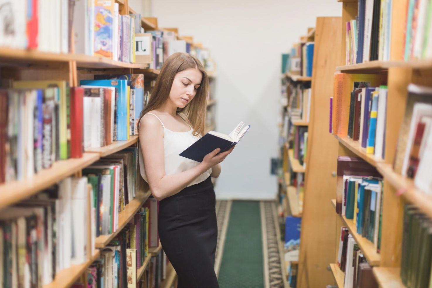 Tableau de planification financière avec objectifs et échéances clairement définis