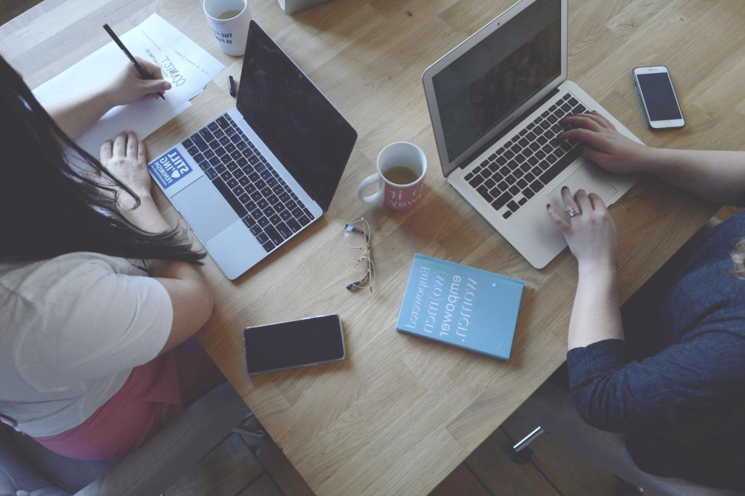 Outils de suivi budgétaire sur ordinateur